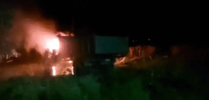 सर्लाहीमा टिप्परको ठक्करबाट एक विद्यार्थीको मृत्यु, स्थानीयद्वारा टिप्परमा आगजनी